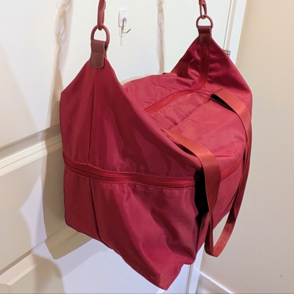 GUC FWD Forward With Design Maroon Expandable Tote Bag - Picture 4 of 12